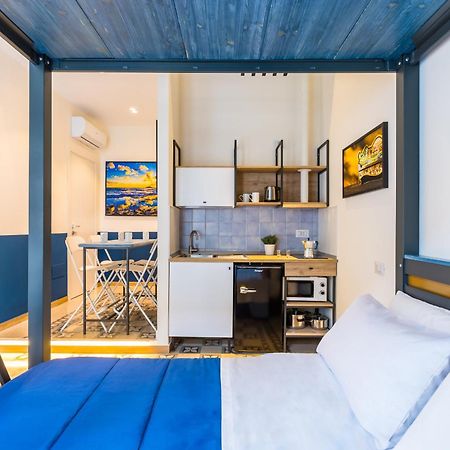 Central Station Apartments & Suites Наполи Екстериор снимка