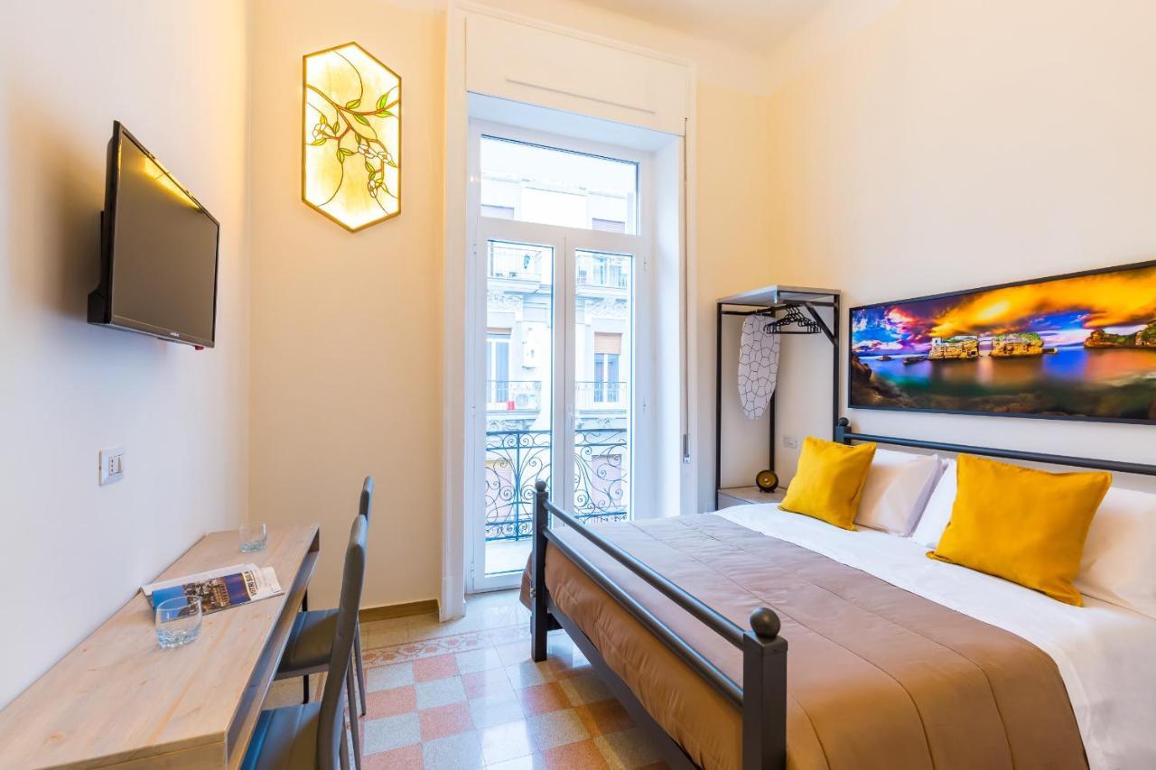 Central Station Apartments & Suites Наполи Екстериор снимка