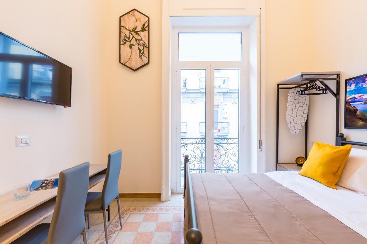 Central Station Apartments & Suites Наполи Екстериор снимка