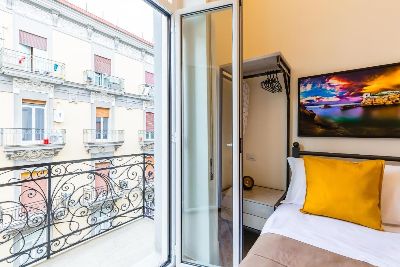 Central Station Apartments & Suites Наполи Екстериор снимка