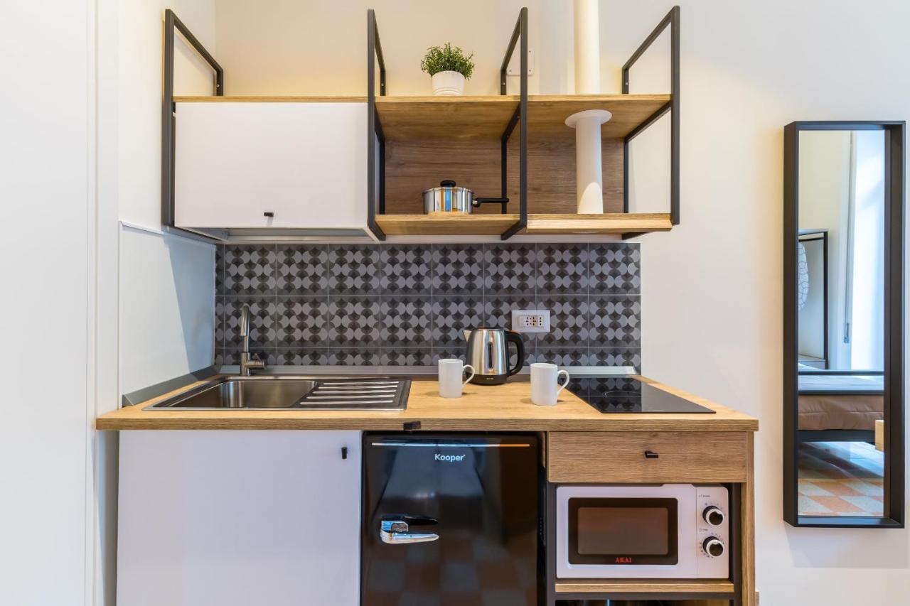 Central Station Apartments & Suites Наполи Екстериор снимка