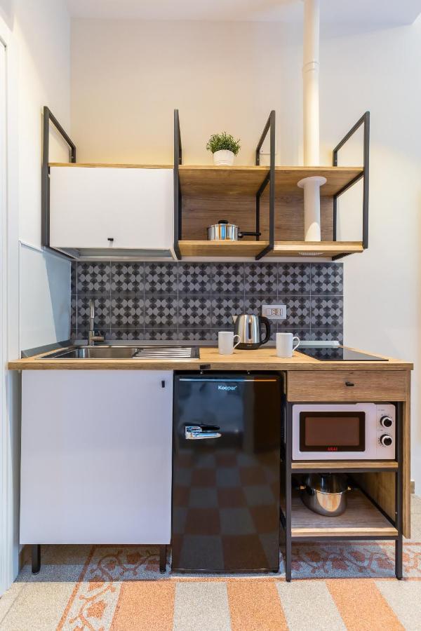 Central Station Apartments & Suites Наполи Екстериор снимка