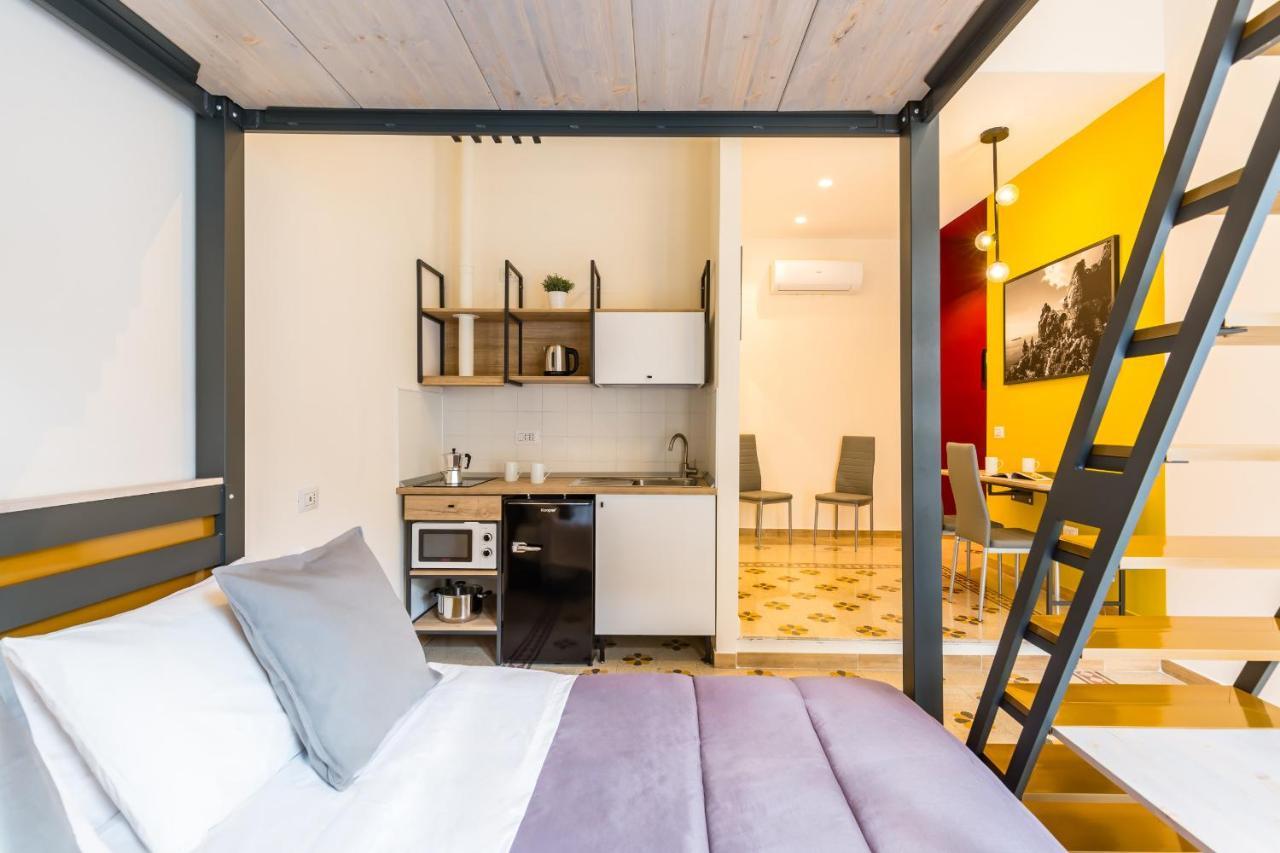 Central Station Apartments & Suites Наполи Екстериор снимка