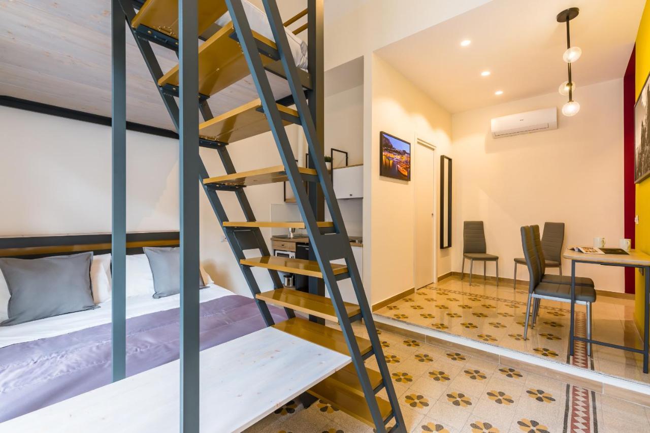 Central Station Apartments & Suites Наполи Екстериор снимка
