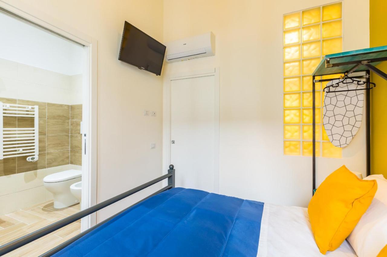Central Station Apartments & Suites Наполи Екстериор снимка