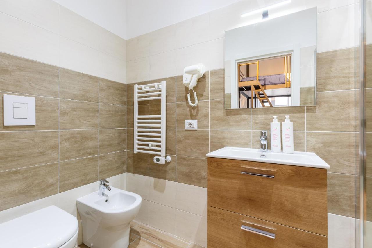 Central Station Apartments & Suites Наполи Екстериор снимка