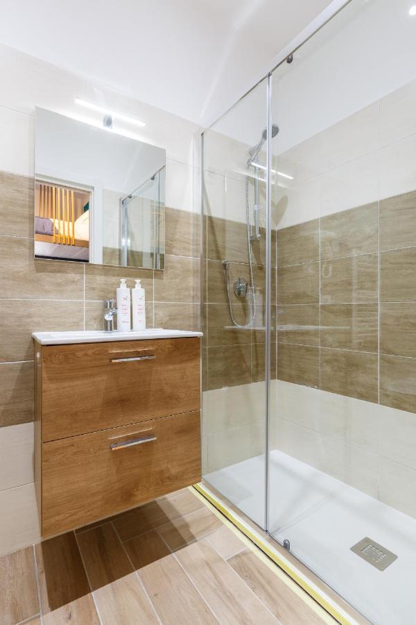 Central Station Apartments & Suites Наполи Екстериор снимка