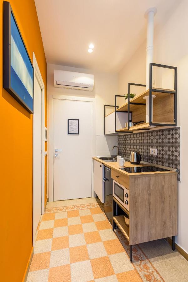 Central Station Apartments & Suites Наполи Екстериор снимка