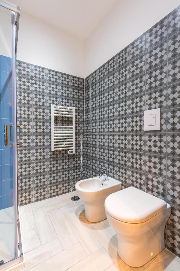 Central Station Apartments & Suites Наполи Екстериор снимка