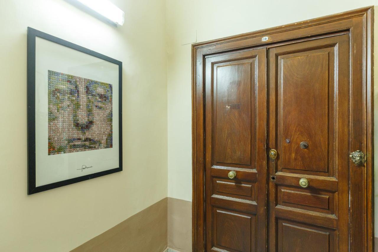 Central Station Apartments & Suites Наполи Екстериор снимка