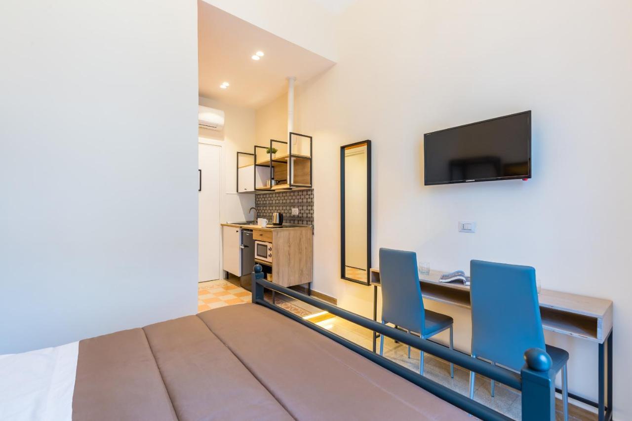 Central Station Apartments & Suites Наполи Екстериор снимка