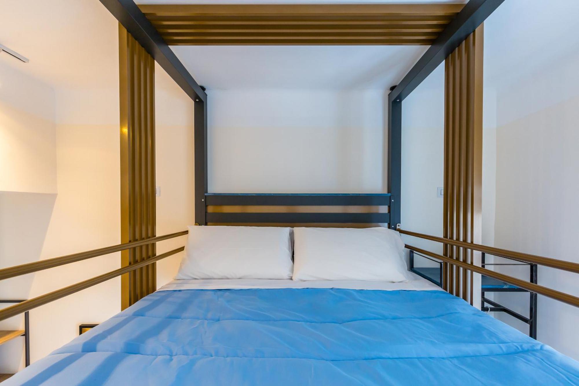 Central Station Apartments & Suites Наполи Екстериор снимка