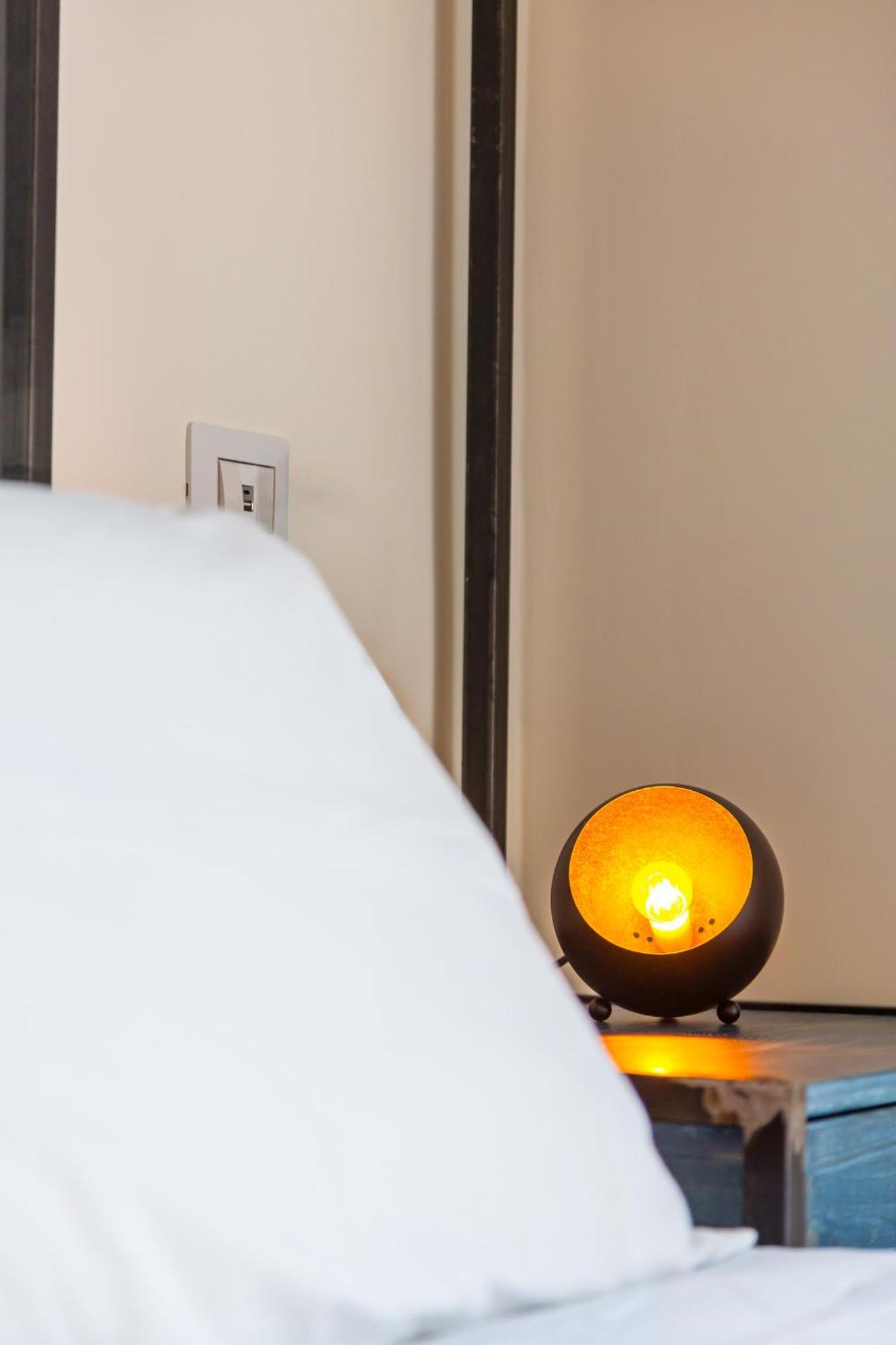 Central Station Apartments & Suites Наполи Екстериор снимка