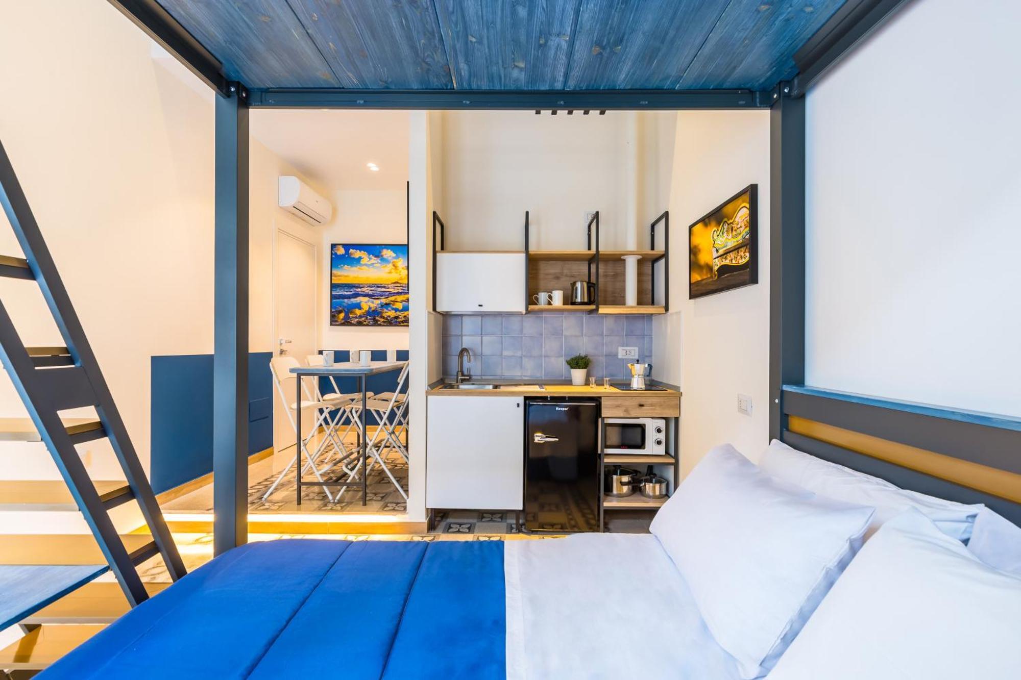 Central Station Apartments & Suites Наполи Екстериор снимка