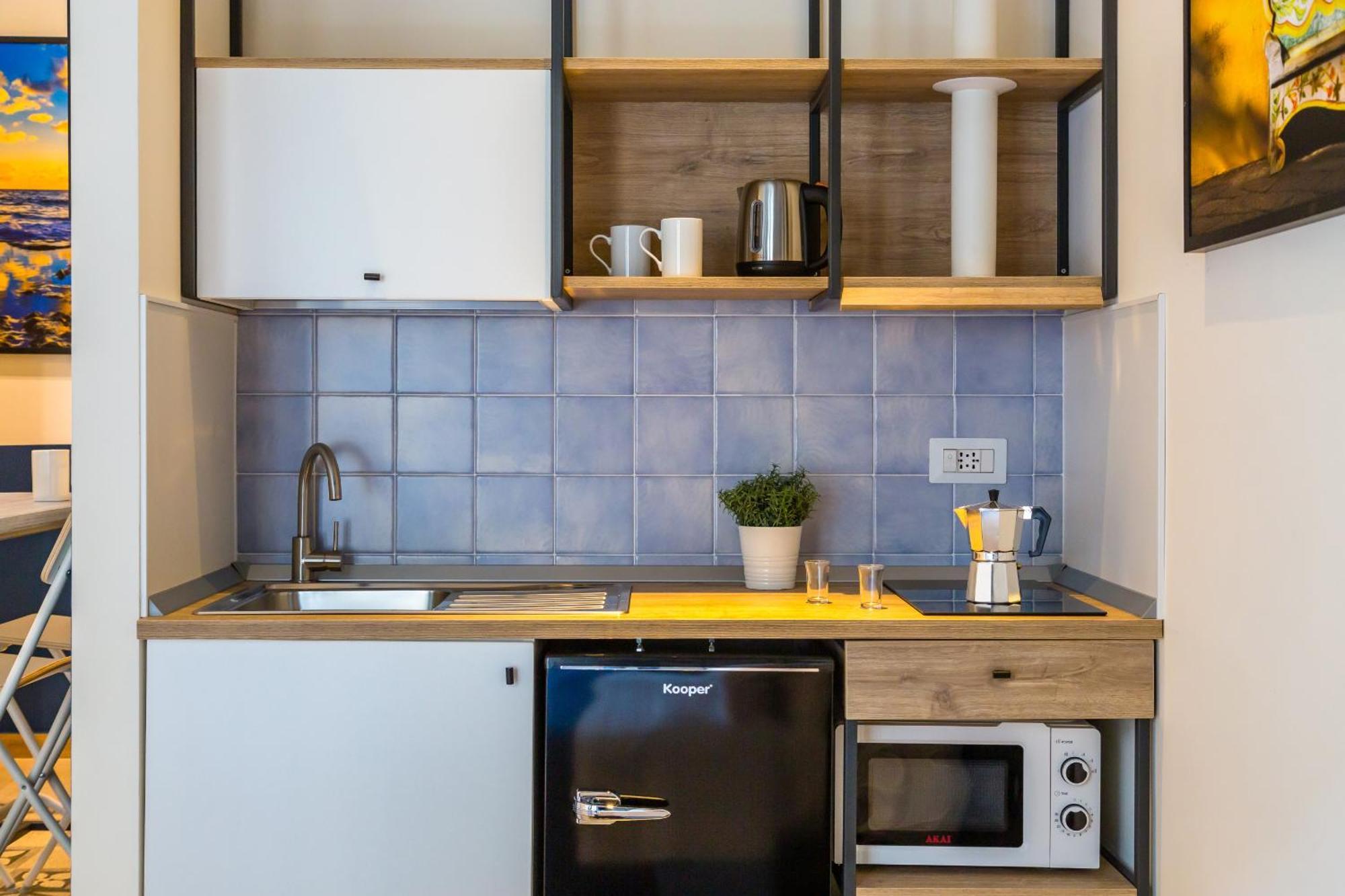 Central Station Apartments & Suites Наполи Екстериор снимка