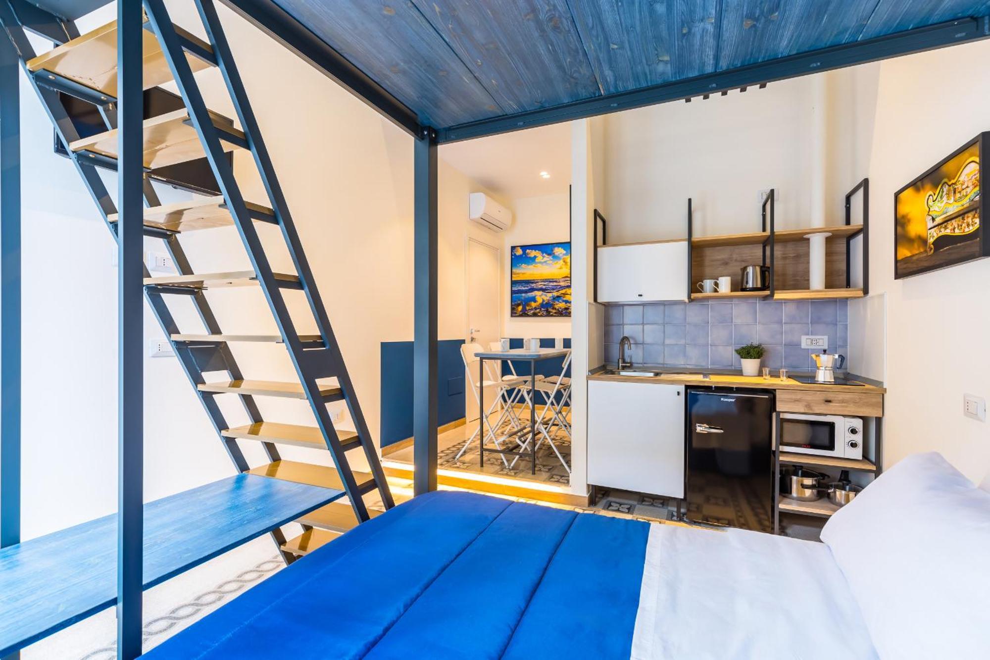 Central Station Apartments & Suites Наполи Екстериор снимка