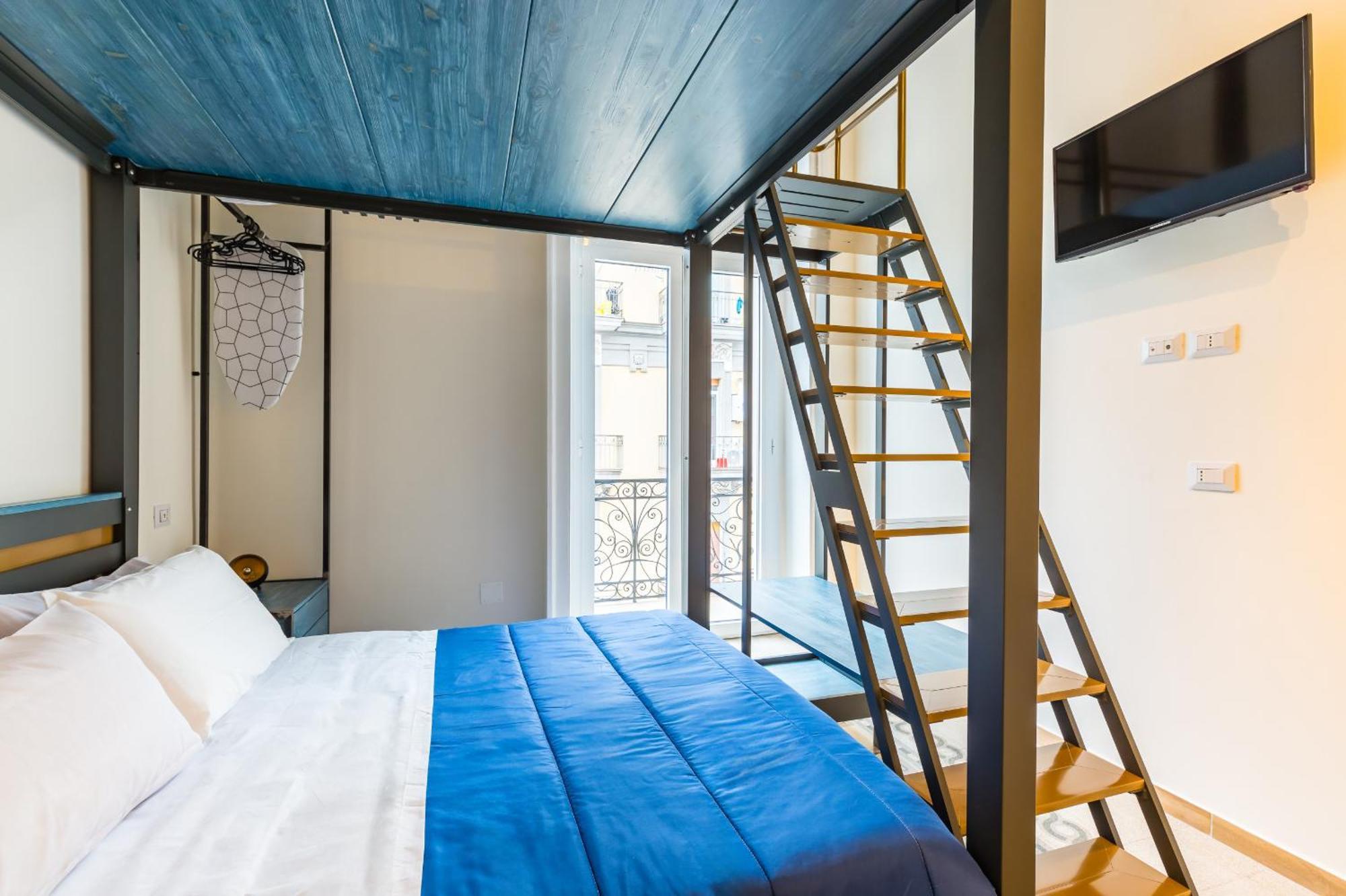 Central Station Apartments & Suites Наполи Екстериор снимка