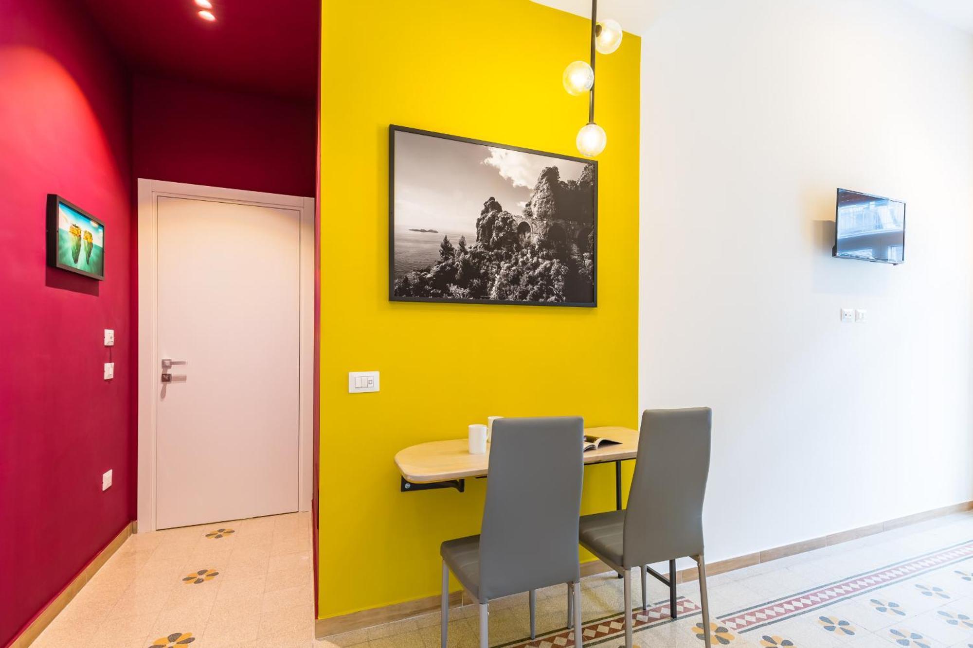 Central Station Apartments & Suites Наполи Екстериор снимка