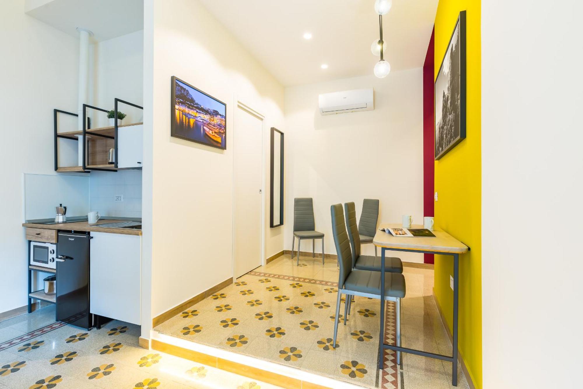 Central Station Apartments & Suites Наполи Екстериор снимка